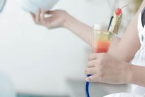 郑州确诊护士流调(郑州一女医护人员感染新冠诱发血管病，医院发紧急献血倡议)