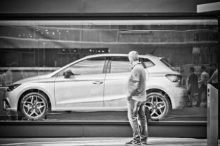 私家车物流托运价格(车辆托运的费用一般要多少钱？轿车托运费用大约需要多少钱？)