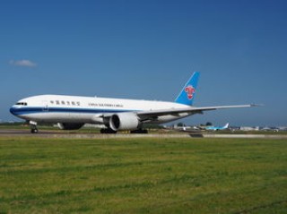 飞机上能带多少液体(今日科普｜为啥不让超100mL的液体登机？)