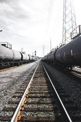 易达国际物流(货机穿梭，“空中丝路”更繁忙（经济新方位）)