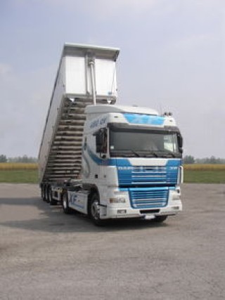 汽车拖车物流收费标准(2025年11月高速收费新规：各省标准+5大省钱攻略，车主速藏)