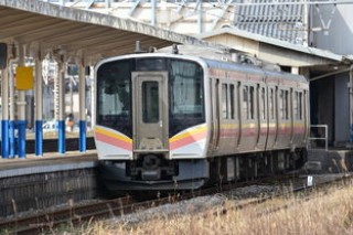 短途货运(货运行业报告：长短途运输差异显著，运价下行系多因素叠加)